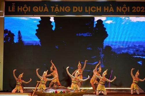 Mang đậm dấu ấn của di sản văn hóa, lễ hội quà tặng du lịch hút khách