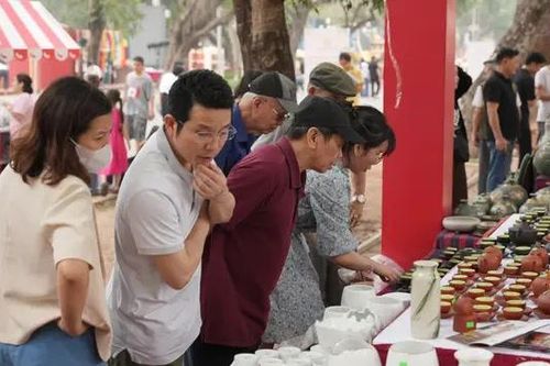 Hơn 30.000 lượt khách tham quan lễ hội quà tặng du lịch