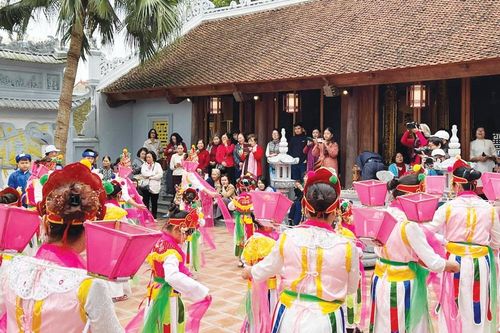Du lịch trải nghiệm: Cơ hội mới cho diễn xướng dân gianĐạo diễn Đường Minh Giang: 'Khai thác di sản phải quan tâm đến cái gốc'