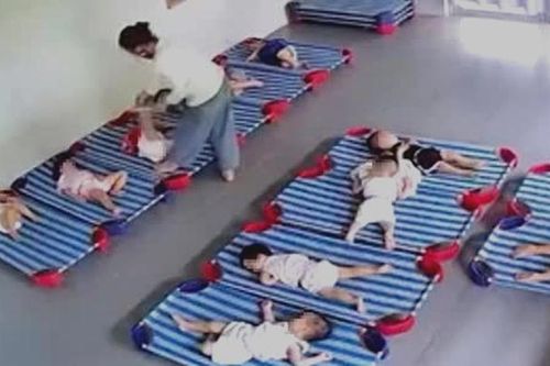 Vụ trẻ 20 tháng tuổi bị bảo mẫu bạo hành: Bộ Y tế đề nghị xử lý nghiêm đối tượng có hành vi vi phạm quyền trẻ em
