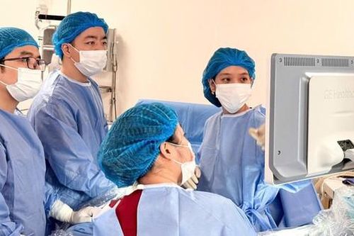 'Sửa chữa' từ trong bào thai cho thai nhi bị cạn ối hoàn toàn, giãn đài bể thận hai bên