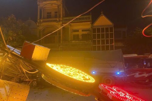 Tai nạn liên hoàn trên quốc lộ 1 trong đêm làm 20 người bị thương