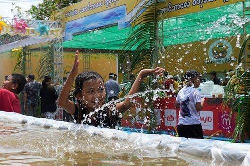Giữa đau thương, đổ nát, người Myanmar đón năm mới