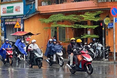 TP.HCM đầu tuần mưa trái mùa, giữa tuần nắng nóng hơn 37 độ C