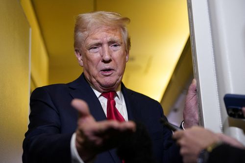 Ông Trump tuyên bố sắp áp thuế chip bán dẫn, hé lộ khả năng miễn trừ
