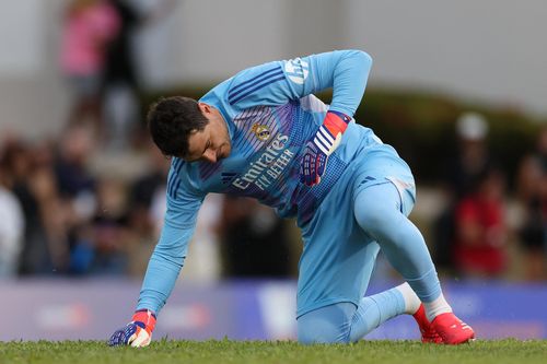 Casillas khiến fan ngỡ ngàng