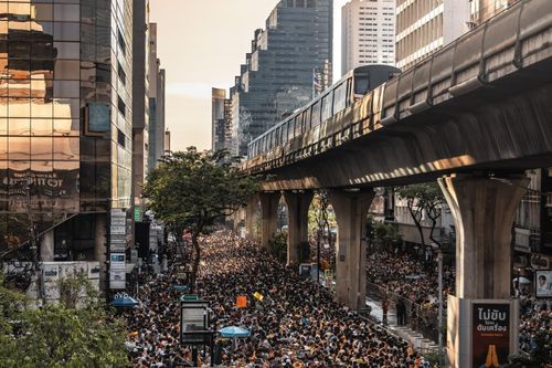 Cảnh Bangkok 'vỡ trận' lễ Songkran