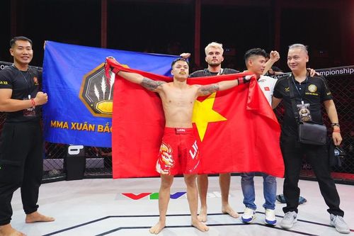 'Võ sĩ đầu bếp' của Việt Nam chuyển bại thành thắng, khiến đối thủ châu Âu xin thua