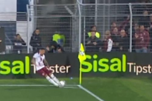 Cú đá hai chạm của Alvarez xuất hiện ở Serie A, gây tranh cãi nảy lửa