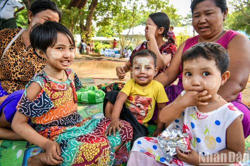 Những nụ cười trẻ thơ - niềm hy vọng sau thảm họa động đất tại Myanmar