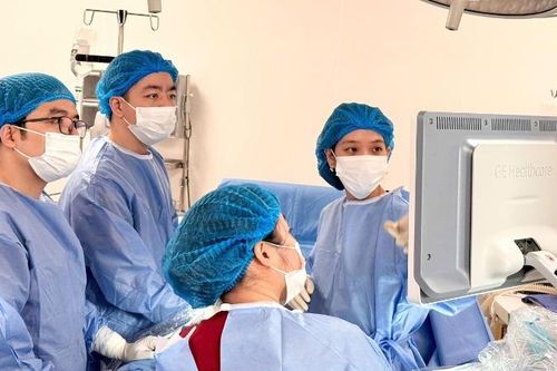 Lần đầu tiên đặt shunt dẫn lưu bàng quang cho thai nhi