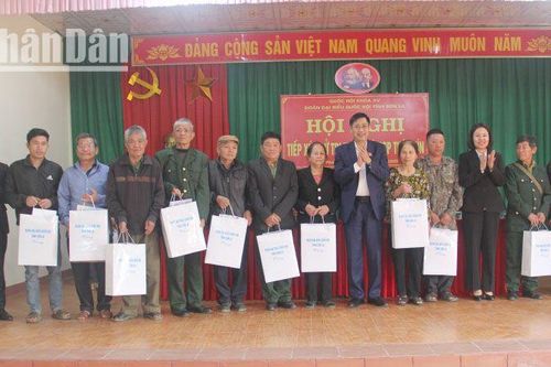 Đoàn đại biểu Quốc hội tỉnh Sơn La tiếp xúc cử tri vùng biên giới