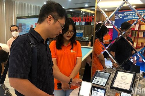 Người Việt trẻ dẫn đầu làn sóng đọc sách số