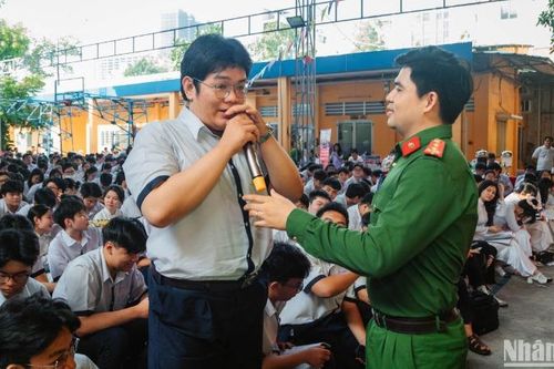 Thành phố Hồ Chí Minh: Gần 1.000 học sinh tìm hiểu về tác hại của ma túy