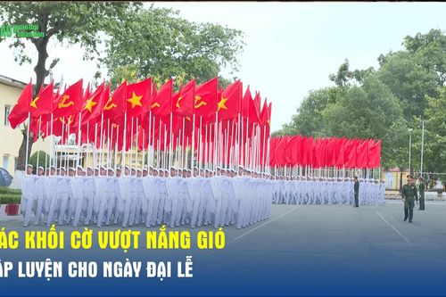Các khối cờ vượt nắng gió, tập luyện cho ngày đại lễ