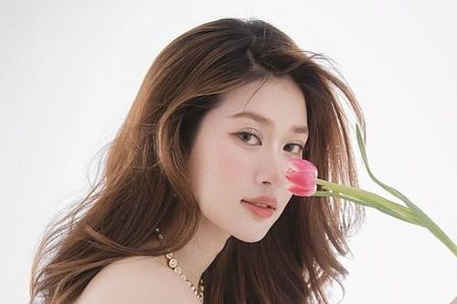 Vừa có vai chính trong phim doanh thu 200 tỷ đồng, 'nàng Hậu' này khoe vai trần gợi cảm, cùng sắc vóc thăng hạng