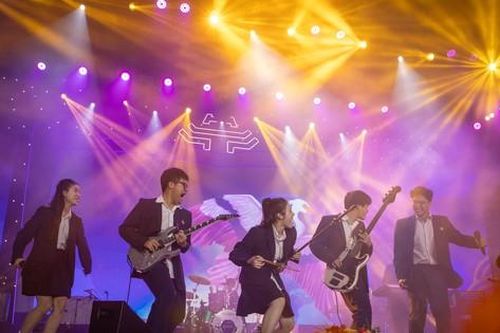 Mở màn Sơ khảo Liên hoan Ban nhạc Học sinh THPT Hà Nội: Âm nhạc thăng hoa, hướng về cội nguồn
