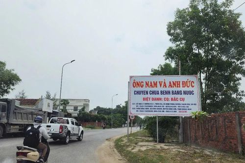 Quảng Ngãi chỉ đạo gỡ biển quảng cáo 'chữa bệnh bằng nước'