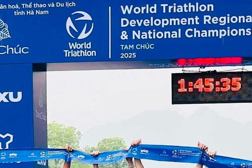 Lâm Quang Nhật cùng Phạm Thúy Vi và đội triathlon TPHCM dẫn đầu toàn đoàn giải vô địch quốc gia 2025
