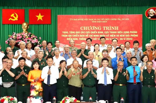 Trao quà tri ân các cựu chiến binh, thanh niên xung phong từng tham gia Chiến dịch Hồ Chí Minh
