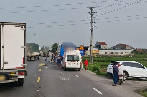 Xe khách và xe máy va chạm nhau trên quốc lộ 1 ở Hà Tĩnh, 2 người tử vong