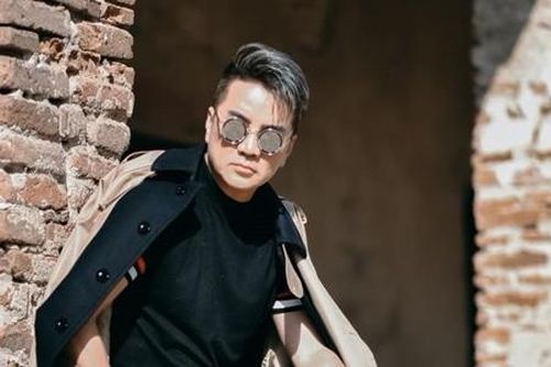 Đàm Vĩnh Hưng 'than thở' phải dầm mưa 1 tiếng quay hình