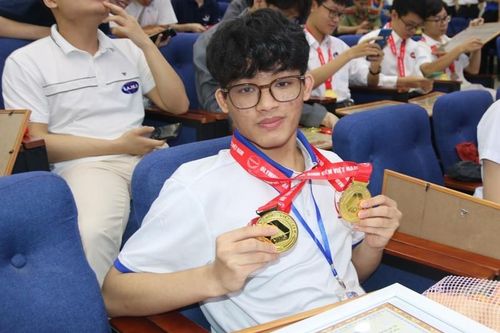 Bất ngờ cách học của 'chàng trai vàng' Olympic Toán sinh viên 2025