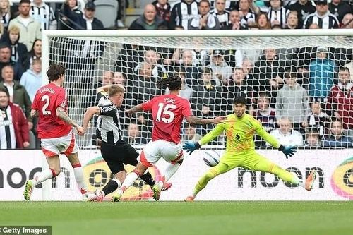 Thảm bại trước Newcastle, Man Utd lập 'thành tích' tệ chưa từng có