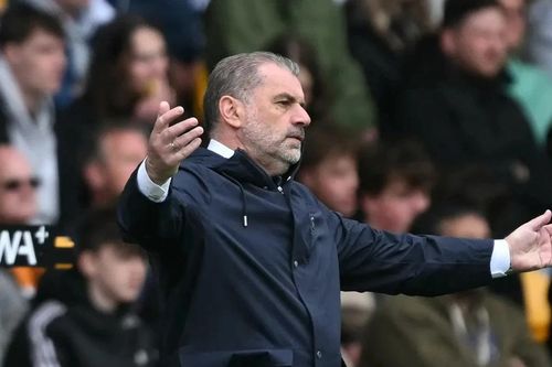Tottenham thua sốc