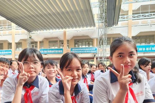 Học sinh TPHCM thích thú với giờ học an toàn giao thông