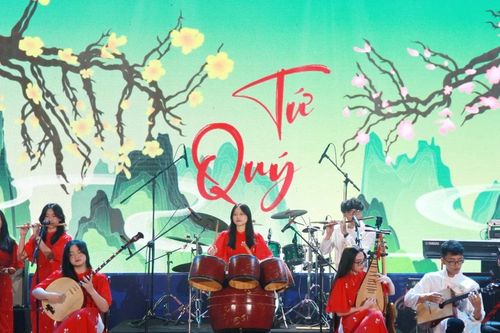Học sinh Hà Nội tự tin biểu diễn nhạc cụ truyền thống trên sân khấu hiện đại