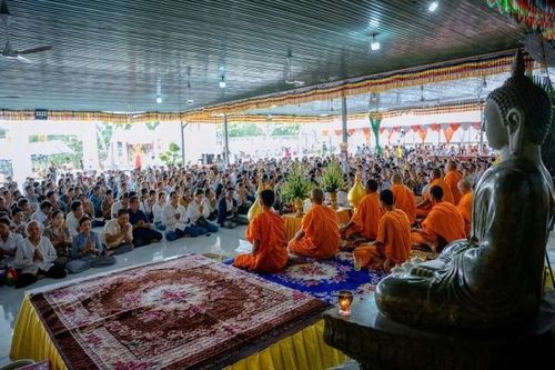 Người Khmer về chùa Tông Kim Quang đón Tết Chol Chnam Thmay