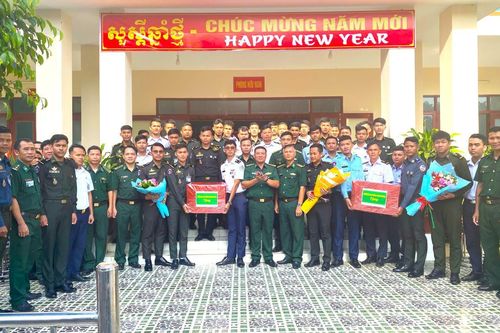 Chúc Tết cổ truyền học viên Campuchia đang học tập tại Trường Cao đẳng Biên phòng