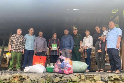 Kịp thời hỗ trợ hộ dân biên giới gặp hỏa hoạn