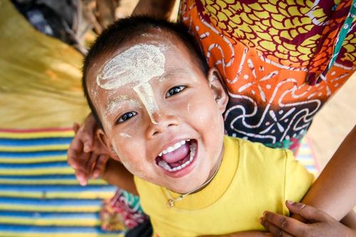 'Trên mỗi con phố điêu tàn, tôi luôn dõi tìm những mầm sống...'