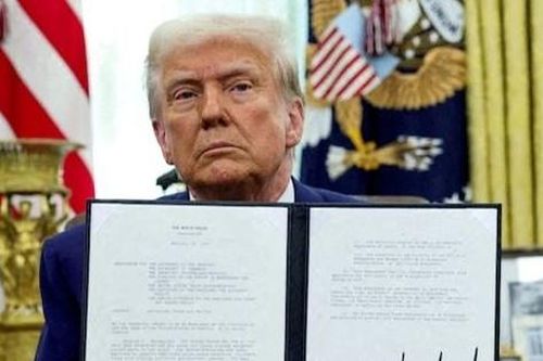 Người Mỹ gánh chịu 'cú sốc kép' từ việc đánh thuế của ông Trump