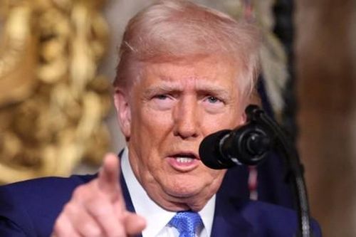 Ông Trump sắp áp thuế điện thoại thông minh, máy tính, chất bán dẫn