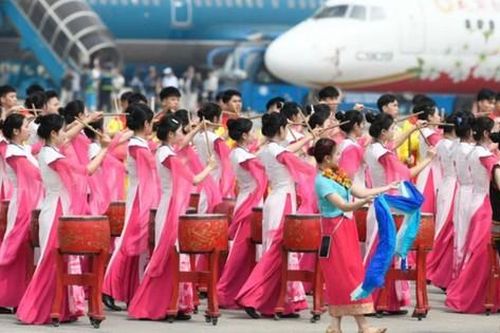 Cờ hoa rực rỡ đón Tổng Bí thư, Chủ tịch Trung Quốc Tập Cận Bình tại sân bay