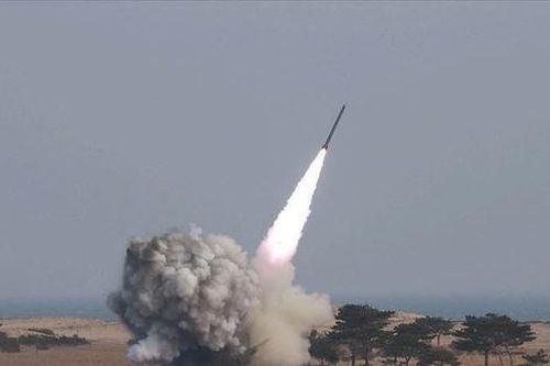 Houthi sử dụng tên lửa nội địa tấn công sân bay Israel, bắn hạ máy bay trinh sát Mỹ