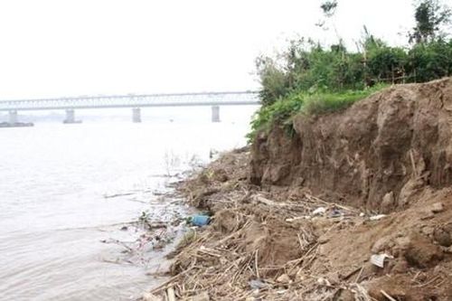 Hà Nội công bố tình huống sạt lở khẩn cấp bờ sông Đuống qua Long Biên