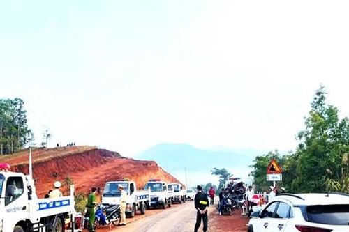 Xử lý 78 thanh thiếu niên vi phạm giao thông khi tụ tập 'sống ảo' tại điểm săn mây