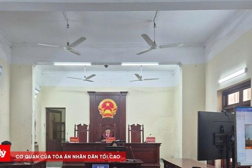 Xét xử đối tượng trộm 9 dây chuyền của học sinh