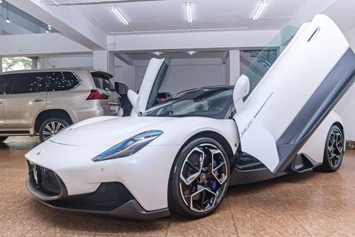 Chưa lăn bánh, siêu xe Maserati MC20 rớt giá 5 tỷ sau 3 năm về Việt Nam