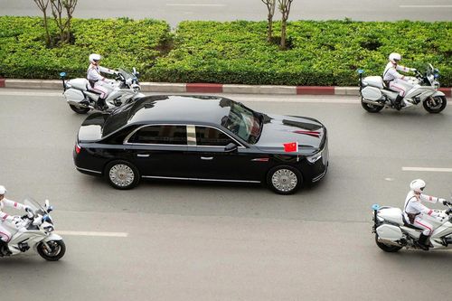 Cận cảnh đoàn xe Tổng Bí thư, Chủ tịch nước Trung Quốc trên đường phố Hà Nội