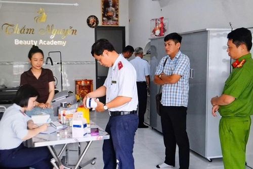 Cơ sở kinh doanh dịch vụ thẩm mỹ bị buộc dừng do hoạt động 'chui'