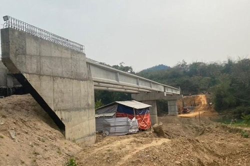 Kỳ Sơn xây 2 cầu cứng vượt sông Nậm Mộ, thay thế cầu treo xuống cấp