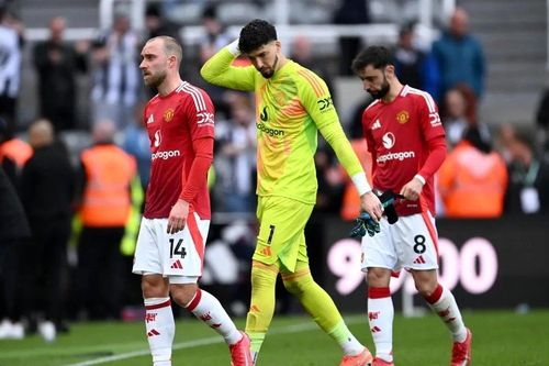 Premier League: Liverpool biến Man City thành cựu vương, M.U thảm bại