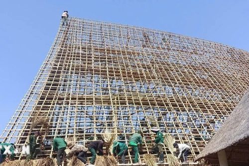 Gia Lai: Buôn làng nhộn nhịp 'thay áo mới' cho nhà Rông Kon Sơ Lăl