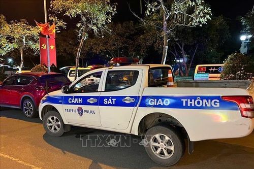 Cảnh sát giao thông kịp thời hỗ trợ đưa cháu bé có dấu hiệu ngưng thở đi bệnh viện