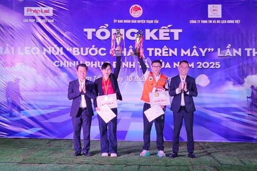 Giải leo núi 'Bước chân trên mây' lần thứ II thành công rực rỡ